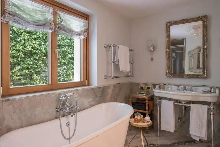 05 Grand Room Al Lago With Lake View Bathroom Ricky Monti