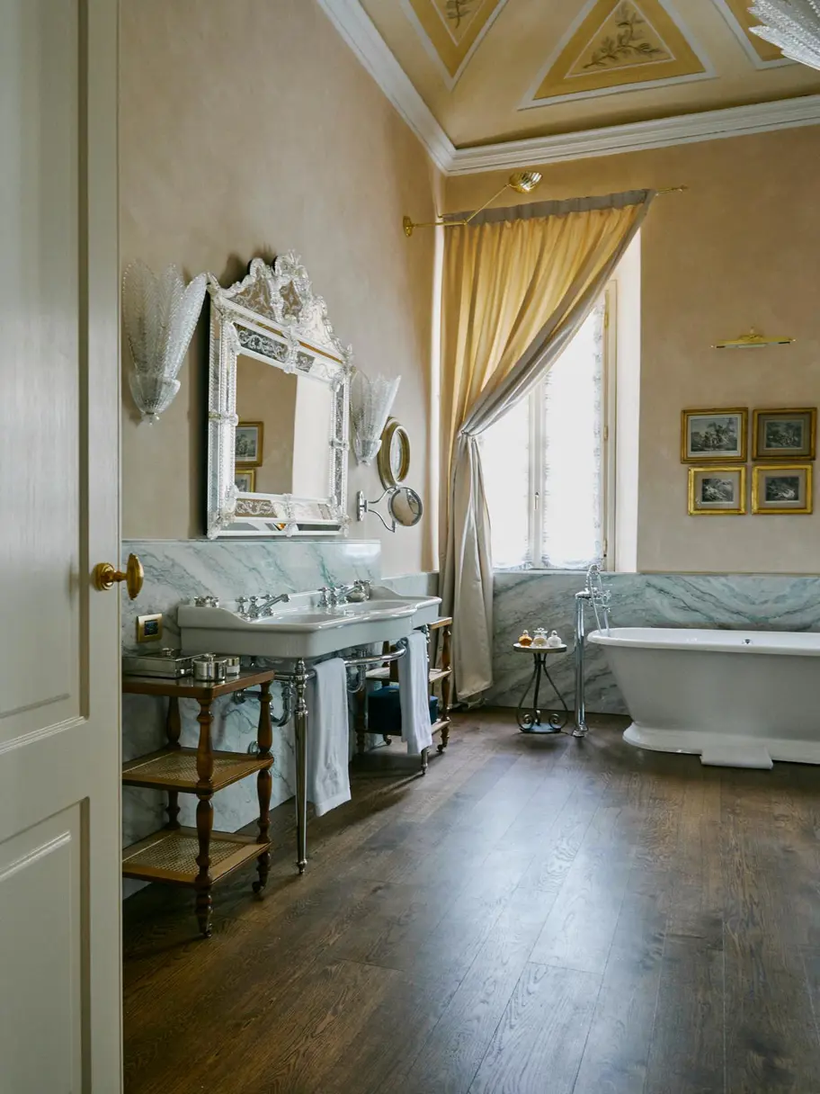 15 Grand Junior Suite In The Villa With Lake View Bathroom Stefan Giftthaler