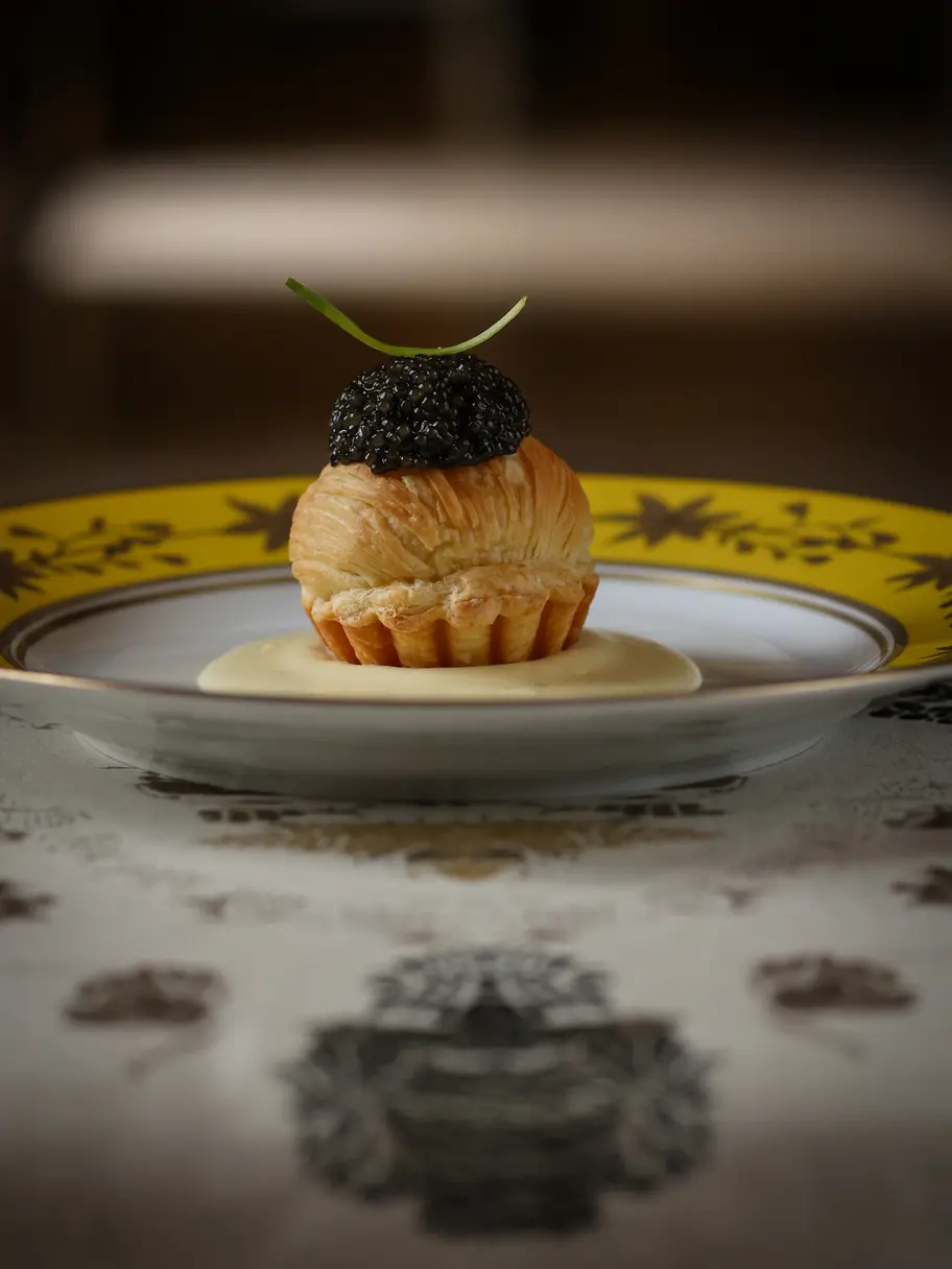 La Patata Sfogliata Con Tuorlo D’Uovo, Panna Acida E Caviale © Azzurra Primavera