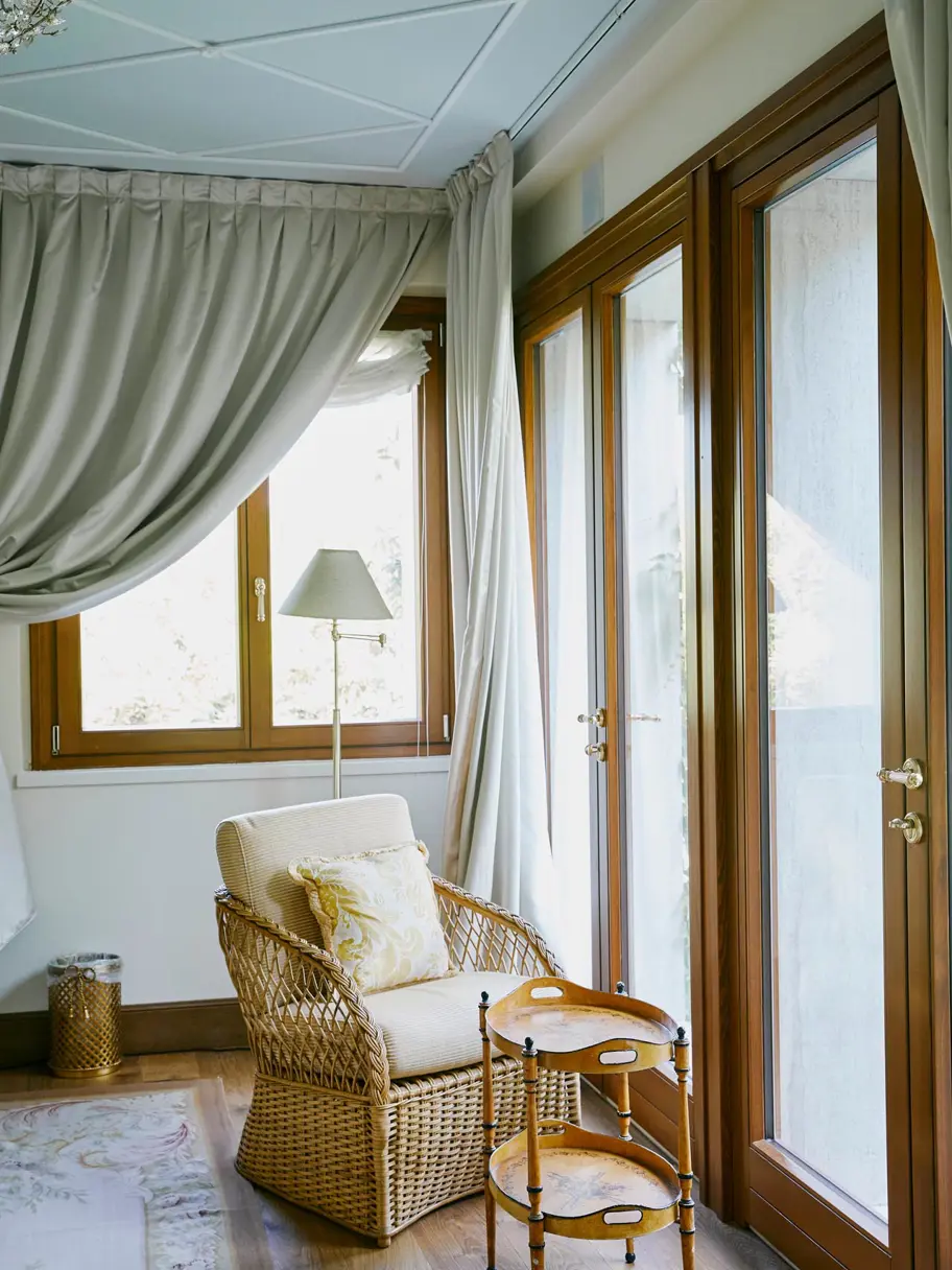 04 Grand Room Al Lago With Lake View Detail Stefan Giftthaler