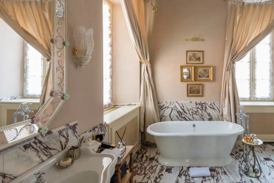 09 Room In The Villa Bathroom Ricky Monti