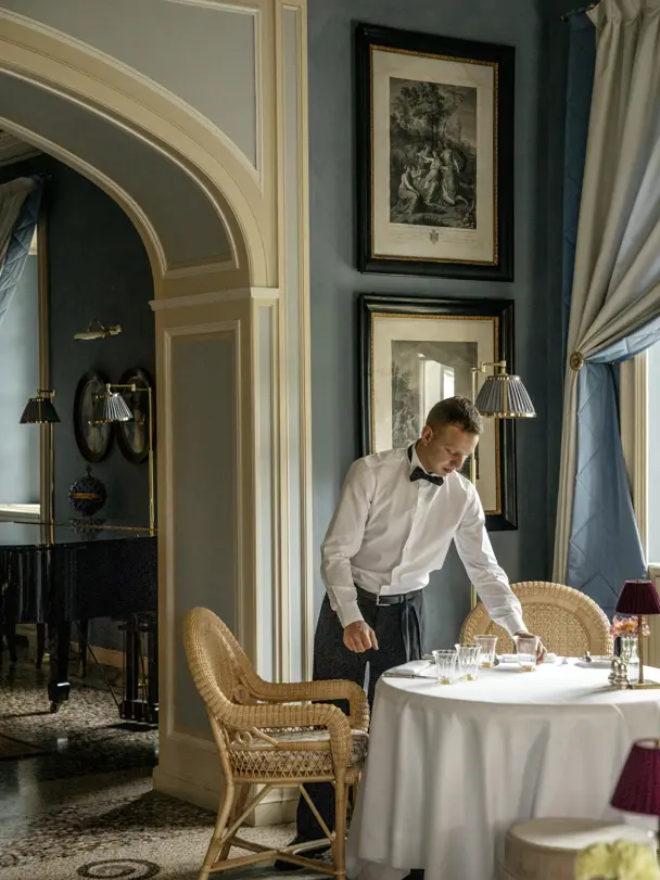 4 Dining