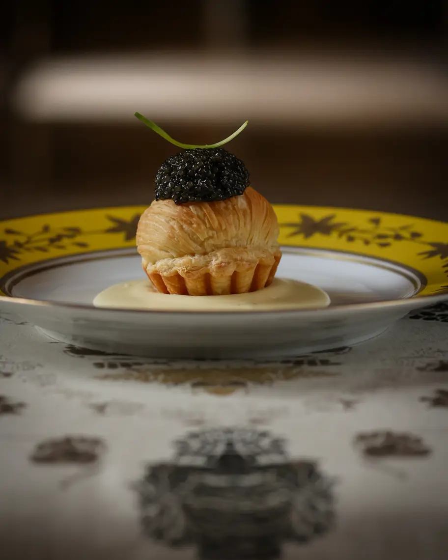 La Patata Sfogliata Con Tuorlo D’Uovo, Panna Acida E Caviale © Azzurra Primavera
