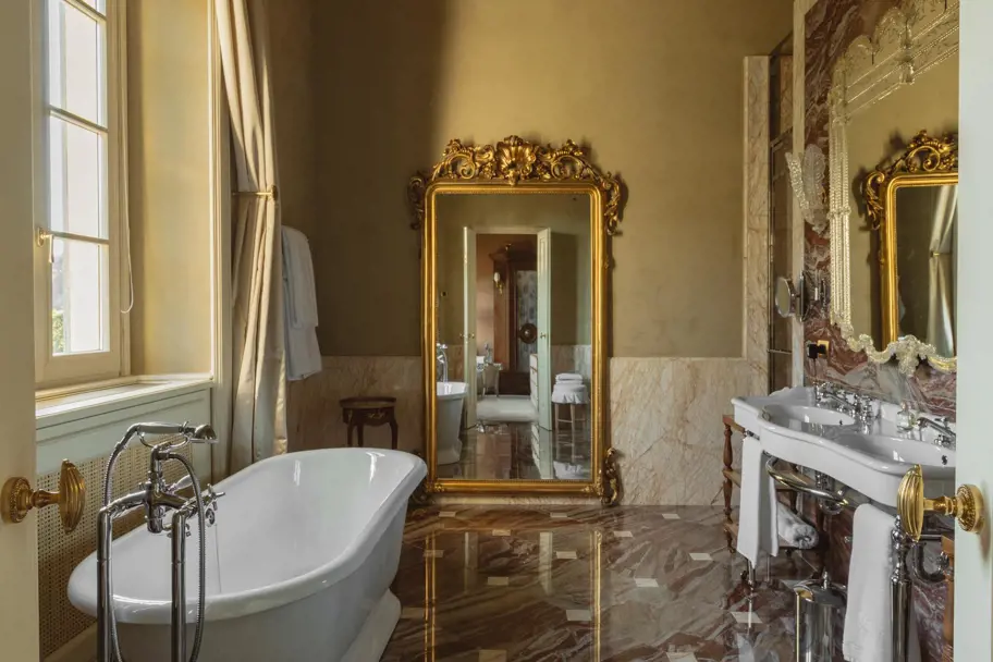 Room in the Villa with Lake View | Passalacqua Hotel