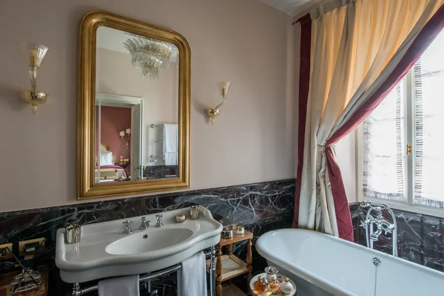 10 Room In The Palazz Bathroom Ricky Monti