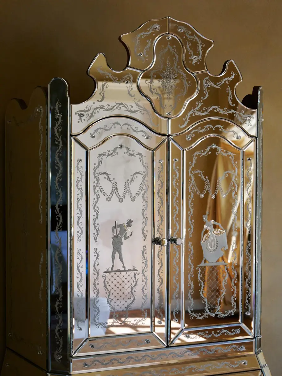 Glass Closet Stefan Giftthaler